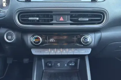 Photo 58 Hyundai Kona  1.0 T-GDi 120 Hybrid 48V