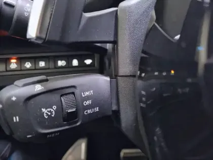 Photo 97 Peugeot 3008  Hybrid 225 e-EAT8