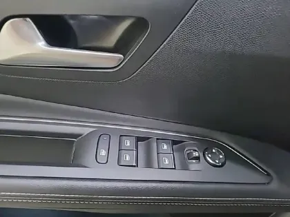 Photo 101 Peugeot 3008  Hybrid 225 e-EAT8