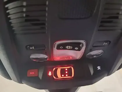 Photo 96 Peugeot 3008  Hybrid 225 e-EAT8