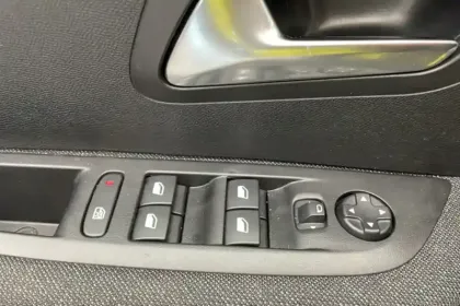 Photo 36 Peugeot 208 Gén. II Ph2 Style 5