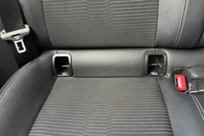 Photo 108 Mercedes GLA  180 7G-DCT