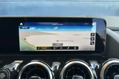 Photo 16 Mercedes GLA  180 7G-DCT