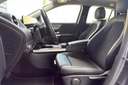 Photo 48 Mercedes GLA  180 7G-DCT
