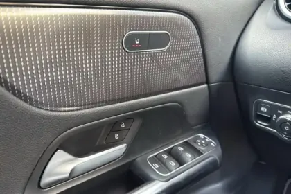 Photo 19 Mercedes GLA  180 7G-DCT