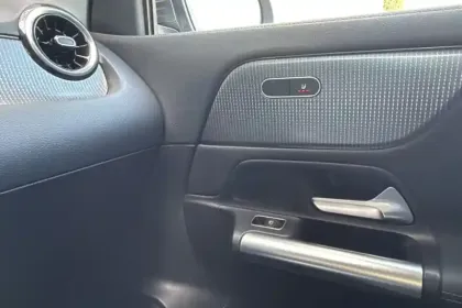 Photo 25 Mercedes GLA  180 7G-DCT