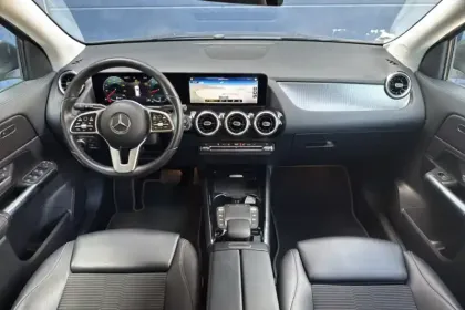 Photo 54 Mercedes GLA  180 7G-DCT