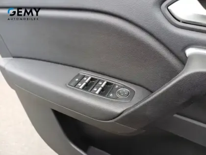 Photo 29 Renault Captur  mild hybrid 160 EDC