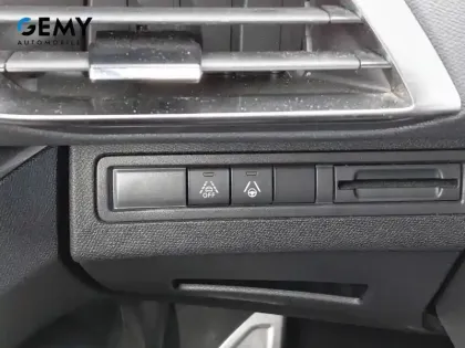 Photo 21 Peugeot 5008  Hybrid 136 e-DCS6