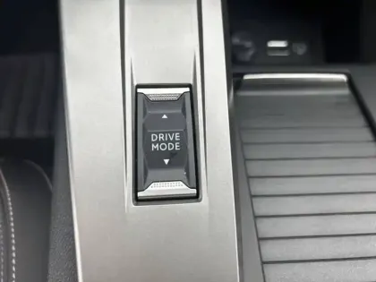 Photo 23 Peugeot 308  SW Hybrid 145 e-DCS6