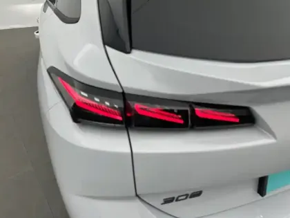 Photo 16 Peugeot 308  SW Hybrid 145 e-DCS6