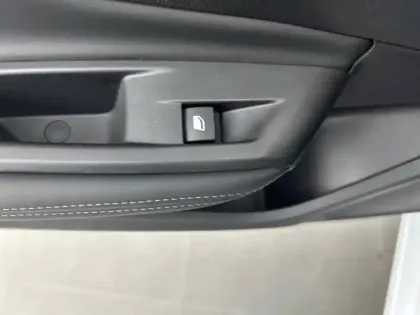 Photo 17 Peugeot 308  SW Hybrid 145 e-DCS6