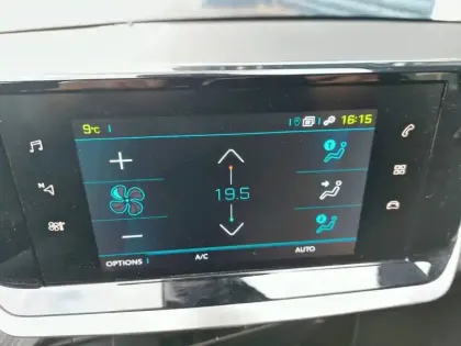 Photo 18 Peugeot 208  Electrique 50 kWh 136ch