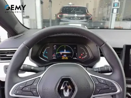 Photo 14 Renault Clio  E-Tech full hybrid 145