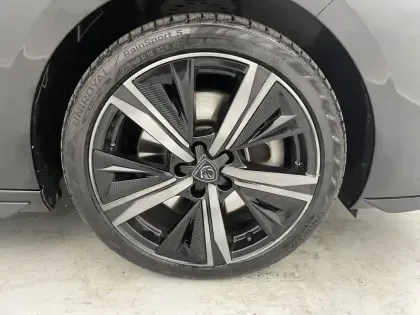 Photo 61 Peugeot 308  PHEV 225 e-EAT8