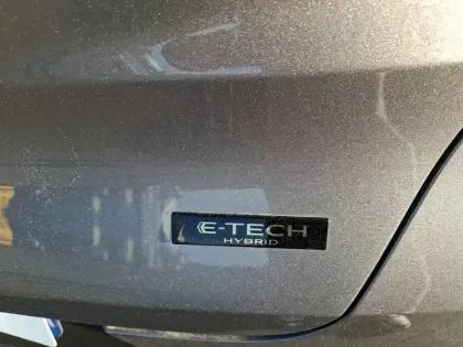 Photo 21 Renault Captur  E-Tech full hybrid 145 ch