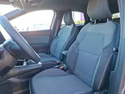 Photo 9 Renault Captur  E-Tech full hybrid 145 ch