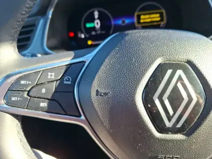 Photo 53 Renault Captur  E-Tech full hybrid 145 ch