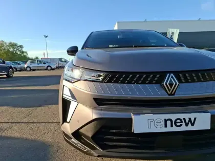 Photo 15 Renault Captur  E-Tech full hybrid 145 ch