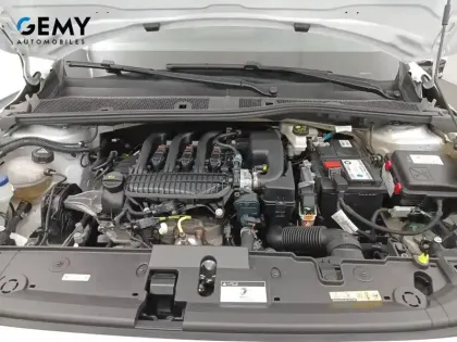 Photo 14 Peugeot 208  PureTech 75 S&S BVM5