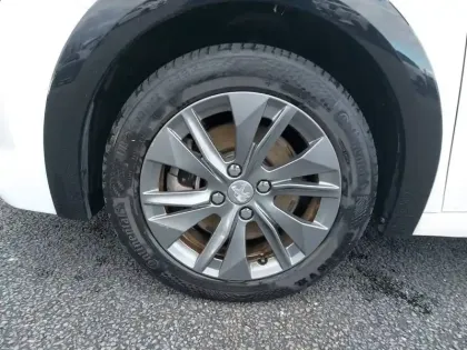 Photo 12 Peugeot 208  Electrique 50 kWh 136ch