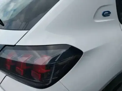 Photo 16 Peugeot 208  Electrique 50 kWh 136ch