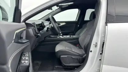 Photo 44 Renault Rafale  E-Tech full hybrid 200