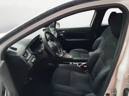 Photo 10 Renault Captur  E-Tech full hybrid 145 ch