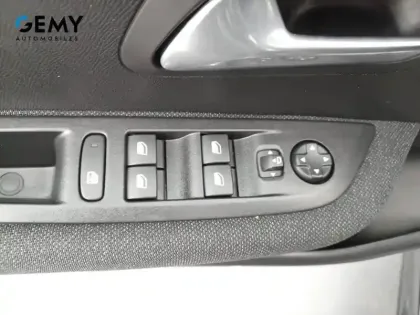 Photo 10 Peugeot 208  Electrique 50 kWh 136ch