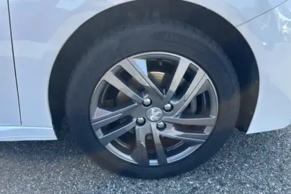 Photo 109 Peugeot 208  PureTech 75 S&S BVM5