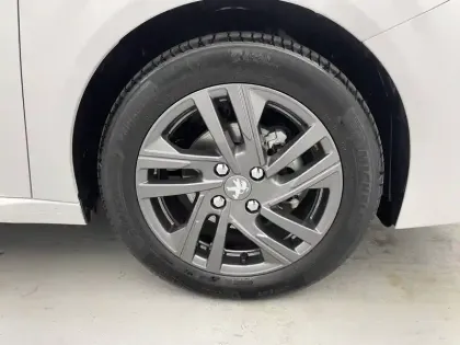 Photo 144 Peugeot 208  PureTech 75 S&S BVM5