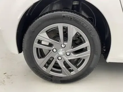 Photo 145 Peugeot 208  PureTech 75 S&S BVM5