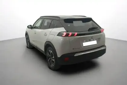 Photo 99 Peugeot 2008  Electrique 136 ch