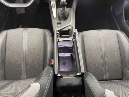 Photo 24 Peugeot 308  PureTech 130ch S&S BVM6