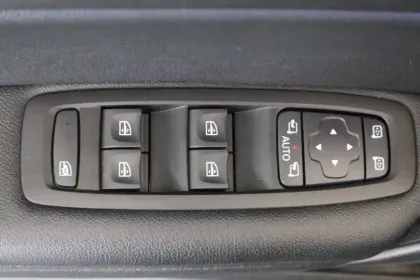 Photo 11 Renault Megane  IV Berline Blue dCi 115 EDC