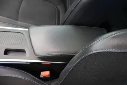 Photo 35 Renault Megane  IV Berline Blue dCi 115 EDC