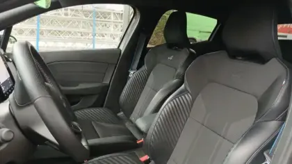 Photo 12 Renault Clio  E-Tech full hybrid 145 ch GSR2