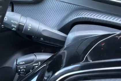 Photo 60 Peugeot 208  BlueHDi 100 S&S BVM6