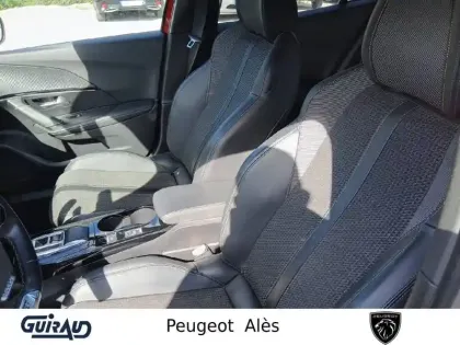Photo 8 Peugeot 2008  PureTech 130 S&S EAT8