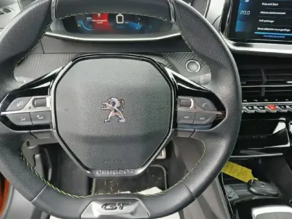 Photo 17 Peugeot 2008  PureTech 130 S&S BVM6 GT