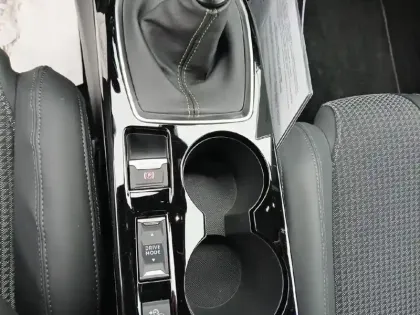 Photo 23 Peugeot 2008  PureTech 130 S&S BVM6 GT