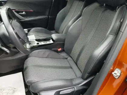 Photo 8 Peugeot 2008  PureTech 130 S&S BVM6 GT