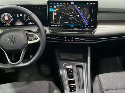 Photo 9 Volkswagen Golf 1.5 eHybrid 204 DSG6 VW Edition