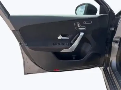 Photo 17 Mercedes Classe A 200 d AMG Line