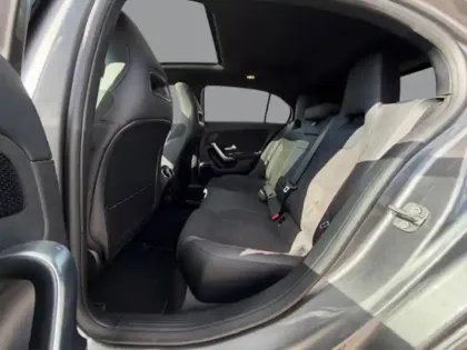 Photo 15 Mercedes Classe A 200 d AMG Line