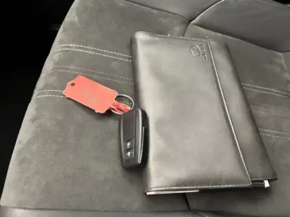 Photo 15 Toyota C-HR 1.8 Hybride 122 GR Sport