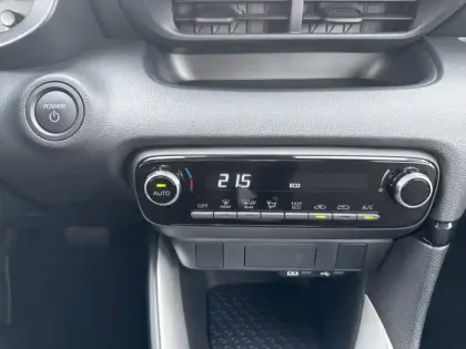 Photo 18 Toyota Yaris Hybride 116h Dynamic