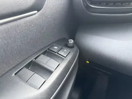 Photo 17 Toyota Yaris Hybride 116h Dynamic