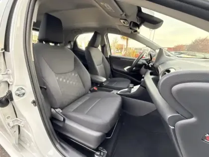 Photo 11 Toyota Yaris Hybride 116h Dynamic