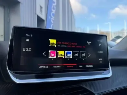 Photo 9 Peugeot 2008 1.2 PureTech 130ch Allure Pack EAT8 + Sièges chauffants